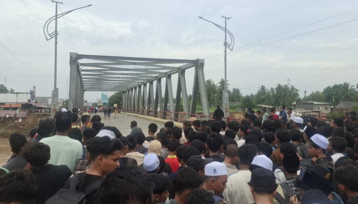 Akibat Banjir Jembatan Kuta Blang Bireuen Putus, Pengguna Jalan Tertahan