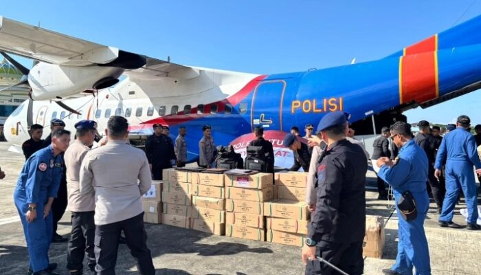 2,5 Ton Logistik Dan RON Bantuan Mabes Polri Tiba Di Bandara SIM