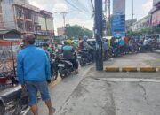 Pasca Banjir, Sejumlah SPBU Di Medan Dipadati Konsumen, Antrean Sampai Ke Jalan