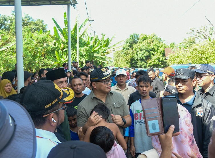 Bupati Dan Wabup Deliserdang Tinjau Lokasi Banjir Dan Salurkan Bantuan Di Hamparan Perak