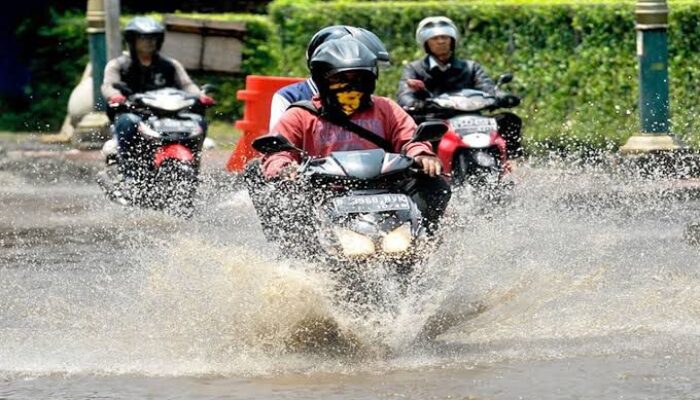 Honda Bagikan Tips Tetap #cari_aman Saat Berkendara Menghadapi Banjir