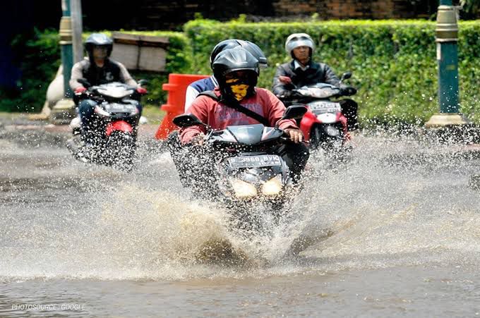 Honda Bagikan Tips Tetap #cari_aman Saat Berkendara Menghadapi Banjir