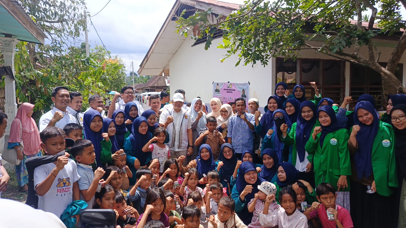 Kadin Peduli Korban Banjir Di Mandailing Natal