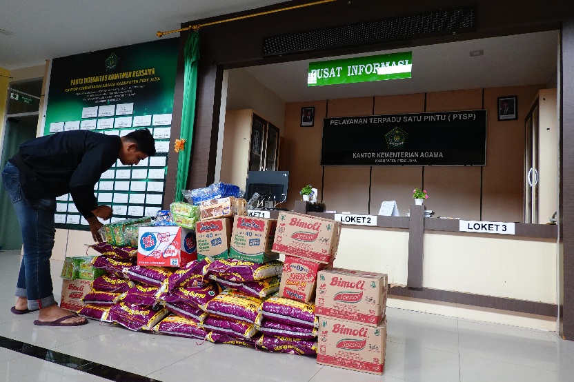 Kemenag Aceh Salurkan Bantuan Banjir Untuk ASN Pidie Dan Pidie Jaya