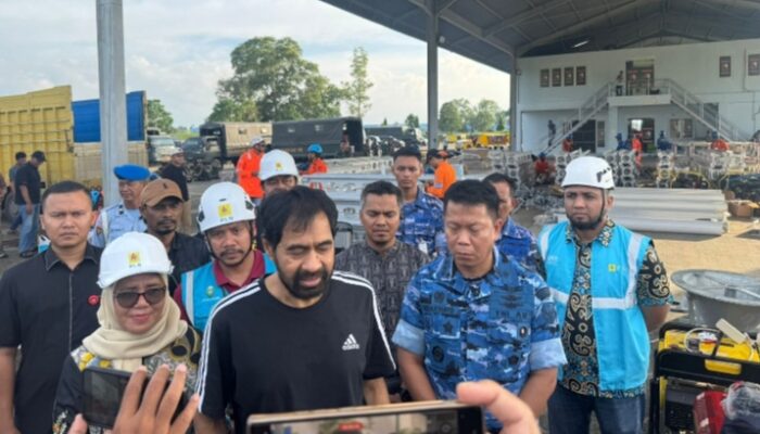Mualem Tinjau Material Tower Pengganti Yang Tiba Di Aceh
