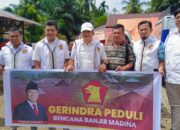Ketua Gerindra Madina Teteskan Air Mata Bantu Korban Banjir Tanggabosi