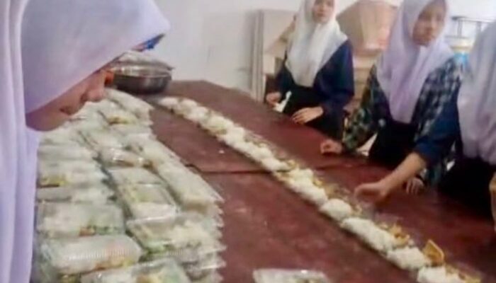 Civitas Akademik UNIPAL Bentuk Posko Donasi Bantu Korban Banjir Langkat Dan Sekitarnya