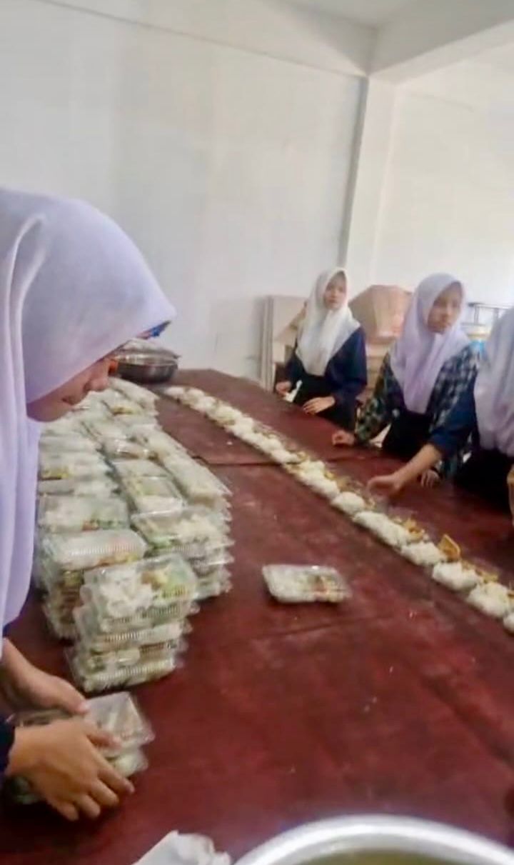 Civitas Akademik UNIPAL Bentuk Posko Donasi Bantu Korban Banjir Langkat Dan Sekitarnya