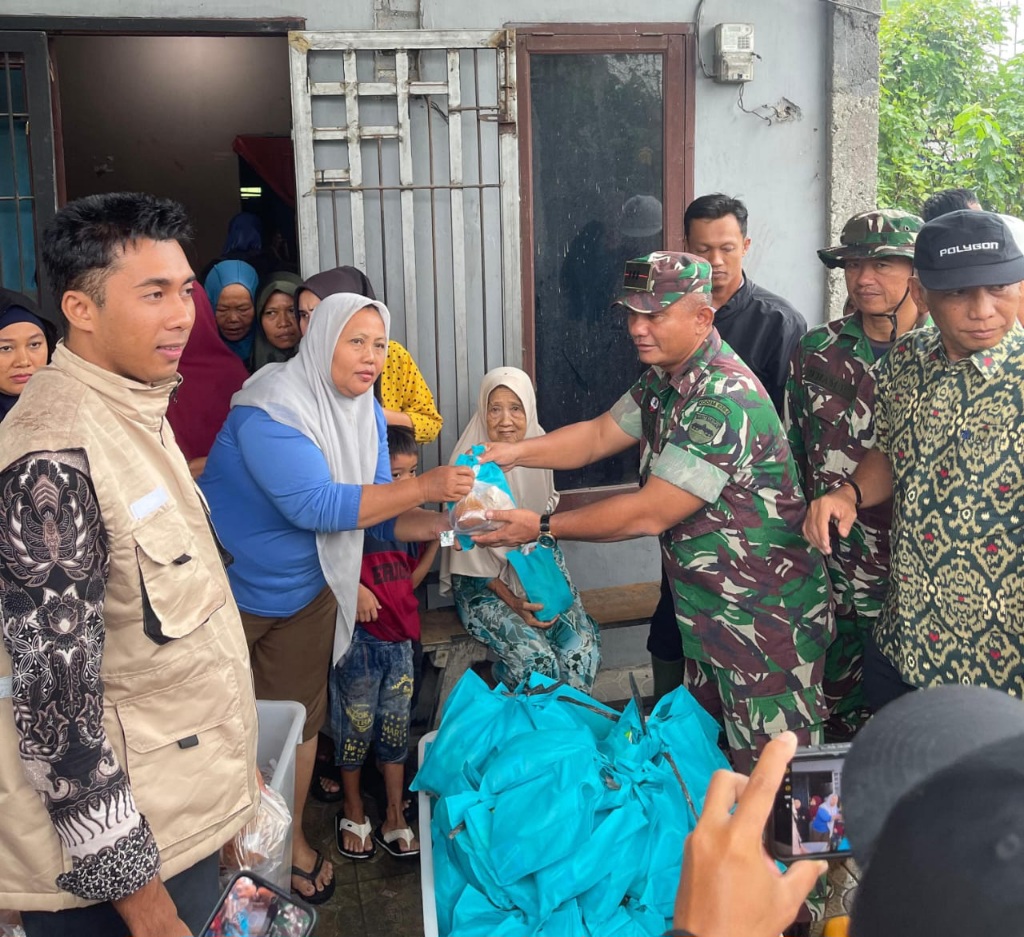 SPPG Teluk Mengkudu Salurkan 645 Paket MBG Untuk Warga Terdampak Banjir Di Sei Buluh
