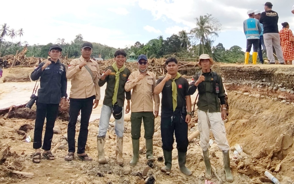 Usai Tinjau Lokasi Banjir, Rektor UM Tapsel Siap Kirim Bantuan