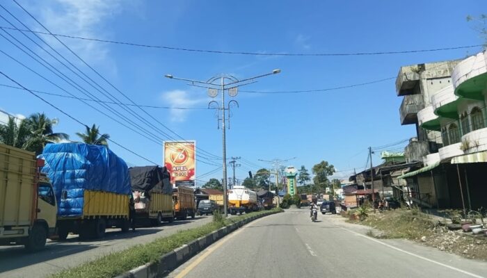 Antrean Panjang Isi BBM Persempit Arus Lalu Lintas