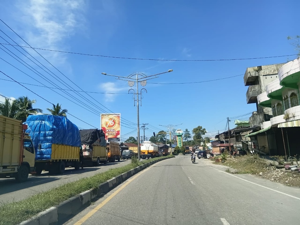 Antrean Panjang Isi BBM Persempit Arus Lalu Lintas