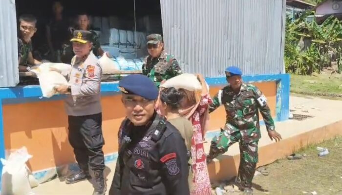 Pangdam I/BB Dan Kapoldasu Awasi Langsung Pembagian Beras Di Gudang Bulog Sibolga