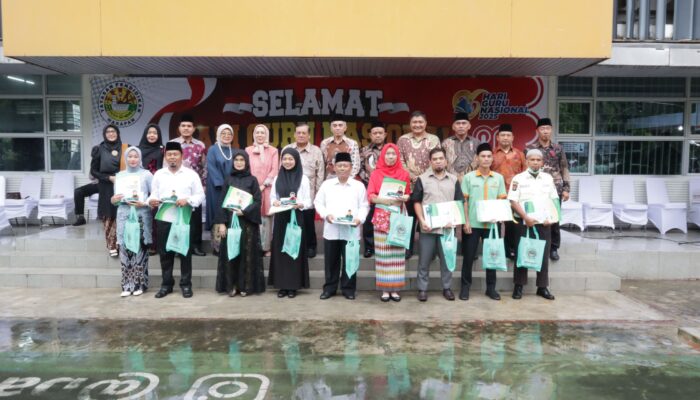 Meski Diguyur Hujan Peringatan Hari Guru Nasional ke-80 Di Yaspendhar Berlangsung Khidmat