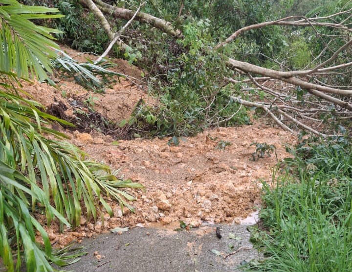 13 Titik Longsor Di Desa Batahan, Kec. Kotanopan, Madina Masih Terisolir 