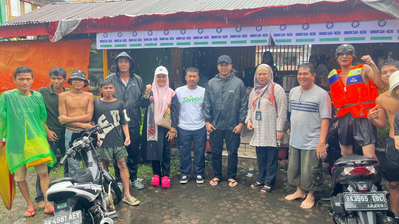 Perempuan Muslimah Bersama Ketua PKK Kota Medan Bantu Korban Banjir