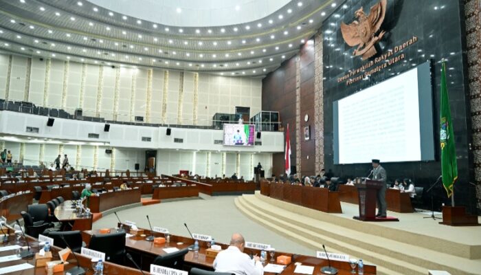 Gubsu Serahkan Ranperda APBD 2026, Dorong Peningkatan PAD