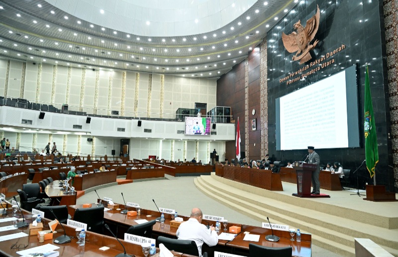 Gubsu Serahkan Ranperda APBD 2026, Dorong Peningkatan PAD