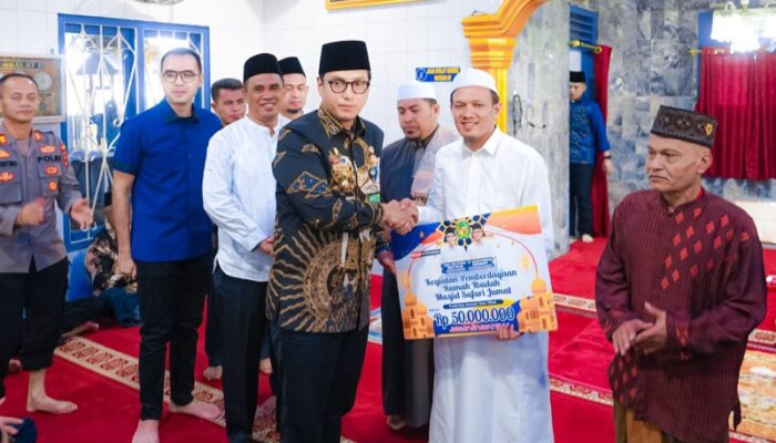 Safari Jumat Di Masjid Al-Falah, Rico Waas Respon Cepat Keluhan Masyarakat