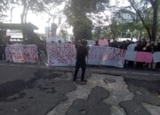 Mahasiswa Demo Di DPRD Sumut, Soroti Pasukan TNI Di Papua