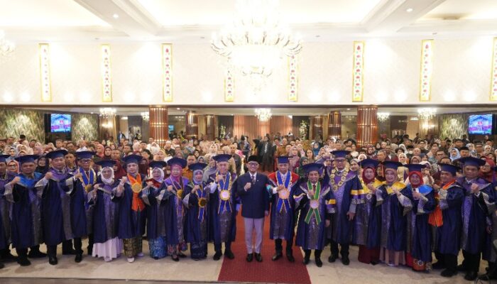 UMSU Wisuda 2.355 Lulusan, Wamen Haji Dan Umrah: Alumni Harus Bergerak, Kompak Dan Berdampak