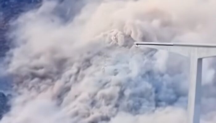 Baru Diresmikan, Jembatan Di China Ambruk