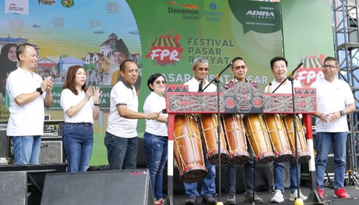 Buka Festival Pasar Rakyat, Rico Waas: Momentum Tingkatkan Ekonomi UMKM Dan Pedagang