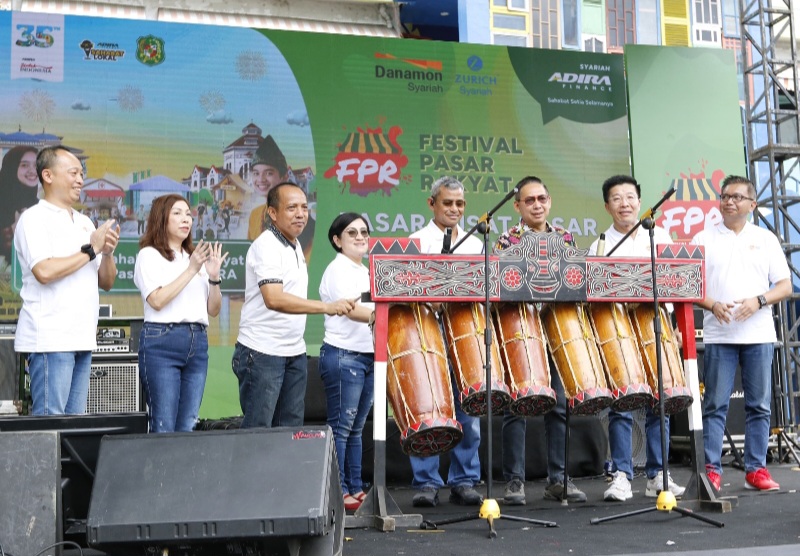 Buka Festival Pasar Rakyat, Rico Waas: Momentum Tingkatkan Ekonomi UMKM Dan Pedagang