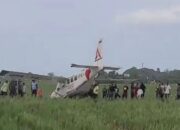 Pesawat Ringan Jatuh, Lima Orang Selamat