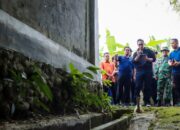 Warga Medan Tuntungan Menangis Sampaikan Keluhannya, Rico Waas Tawarkan Solusi Atasi Banjir