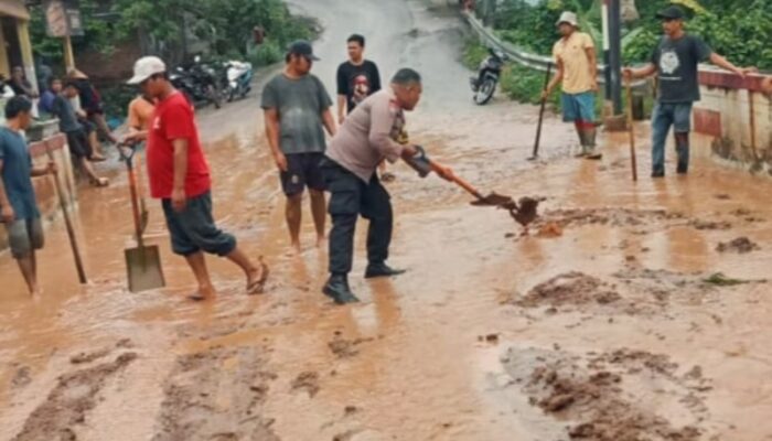Polres Padangsidimpuan Sigap Bantu Korban Longsor Di Simasom