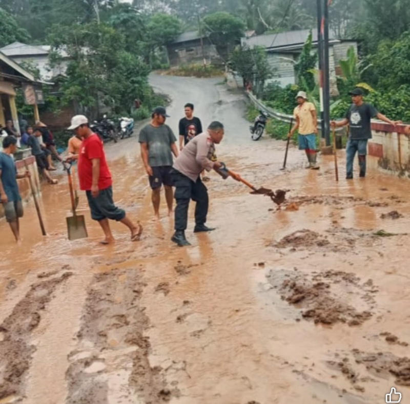 Polres Padangsidimpuan Sigap Bantu Korban Longsor Di Simasom