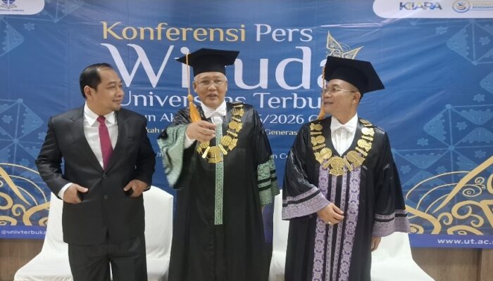 UT Kukuhkan 1.300 Wisudawan Wilayah 3, Rektor: Perluas Akses Pendidikan Tinggi Berkualitas