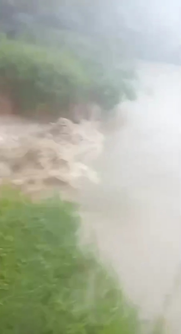 Tanggul Krueng Peutoe Jebol, Warga Lhoksukon Waspada