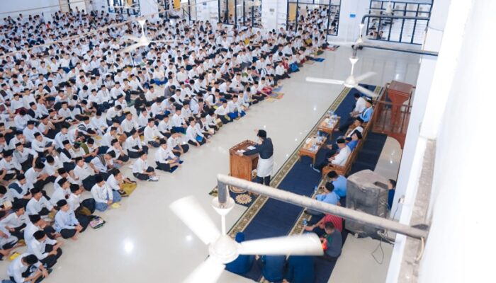 Kunjungi Pesantren Ar-Raudlatul Hasanah, Rico Waas Bakar Semangat Santri Untuk Jadi Pemimpin Di Masa Depan