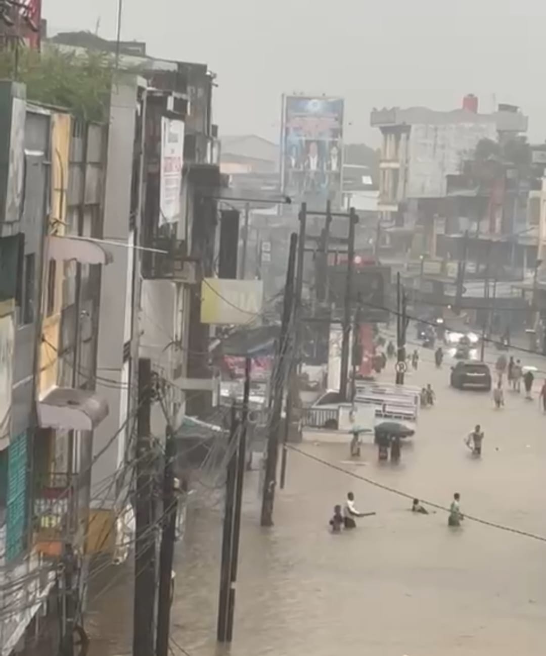 Banjir Merata, Masyarakat Saling Mengingatkan Lewat Medsos