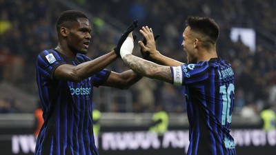 Hajar Lazio, Inter Milan Puncak Klasemen