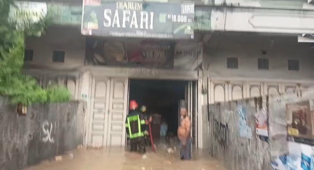 Tabung Gas Meledak Saat Banjir Di Medan Barat, Seorang Remaja Ditemukan Tewas