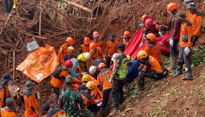 Longsor Banjarnegara 2 Meninggal dan 27 Tertimbun, Di Cilacap Jadi 16 Meninggal