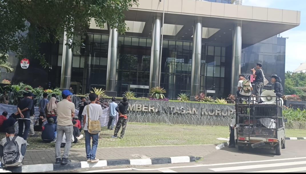 KAMPPUS Gelar Aksi Desak KPK Panggil Paksa Rektor USU