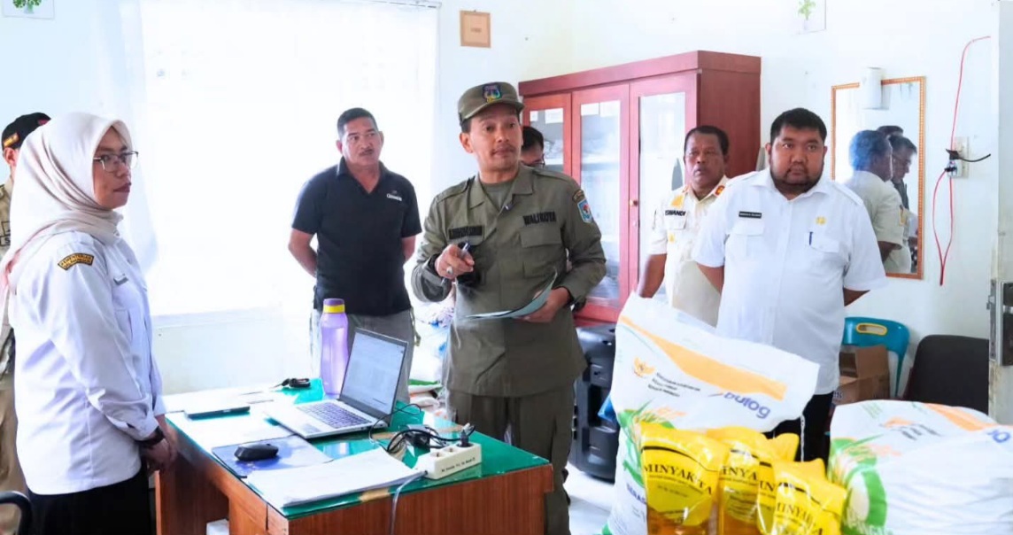 Wali Kota Tebingtinggi Sidak Kelurahan, Pastikan Bantuan Banjir Tepat Sasaran