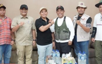 Bupati Padanglawas Serahkan Bantuan Bencana Tapteng