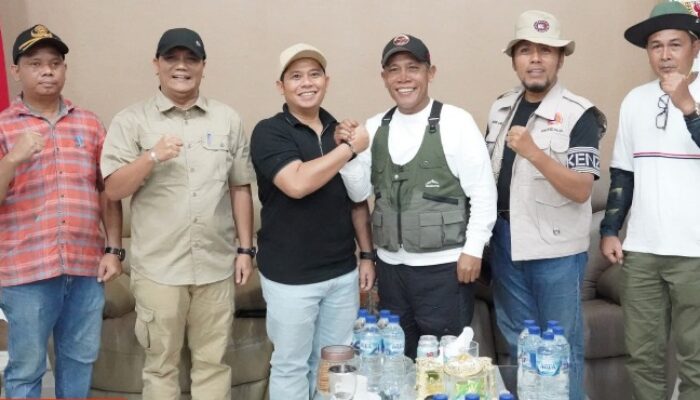 Bupati Padanglawas Serahkan Bantuan Bencana Tapteng