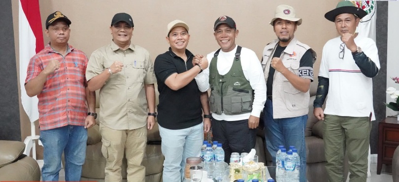 Bupati Padanglawas Serahkan Bantuan Bencana Tapteng