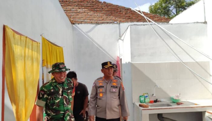 Puting Beliung Rusak 7 Rumah Parbalongan, Kapolres Simalungun Langsung Serahkan Bantuan