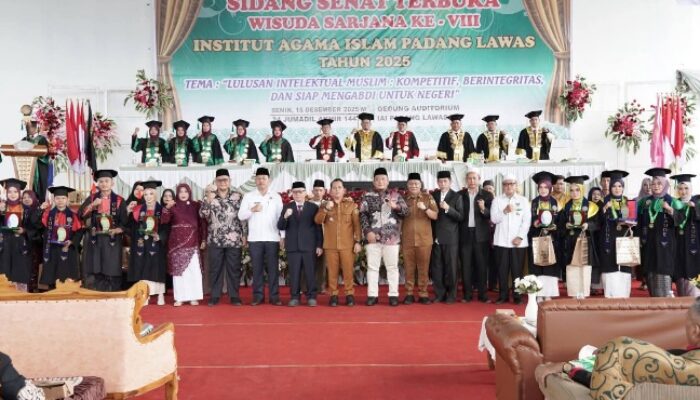 272 Mahasiswa IAI Padanglawas Resmi Diwisuda, Bupati Harapkan Kontribusi Bagi Negeri