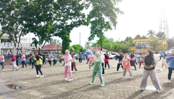 Pemkab Padanglawas Laksanakan Senam Rutin Masyarakatkan Olahraga