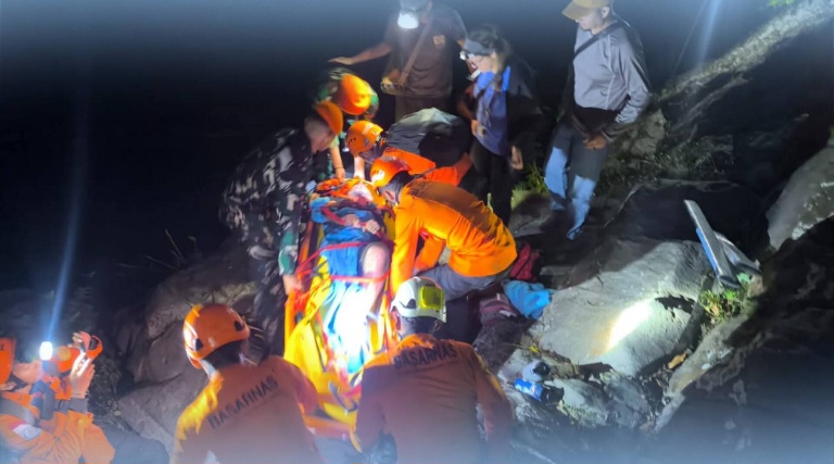 Yon Parako 481 Pasgat Evakuasi WNA Kanada Di Pegunungan Cyclop