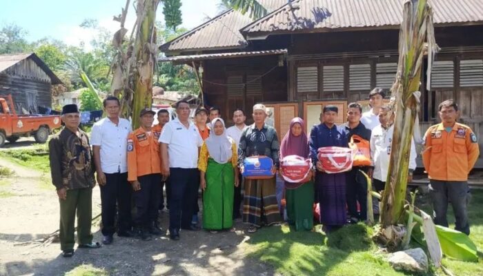 Pemkab Paluta Bantu Korban Kebakaran 3 Rumah Di Simaninggir