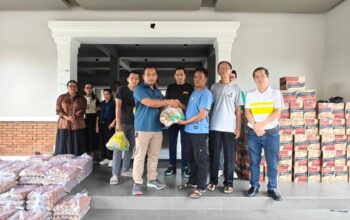 MEDAN (Waspada.id): Perkumpulan Warga Medan Resort City (PWM) Merci kembali menunjukkan kepedulian sosialnya melalui kegiatan Bantuan Kemanusiaan untuk Korban Banjir yang digelar sebagai respon atas musibah banjir yang melanda sejumlah wilayah di sekitar lingkungan Medan Resort City (Merci).